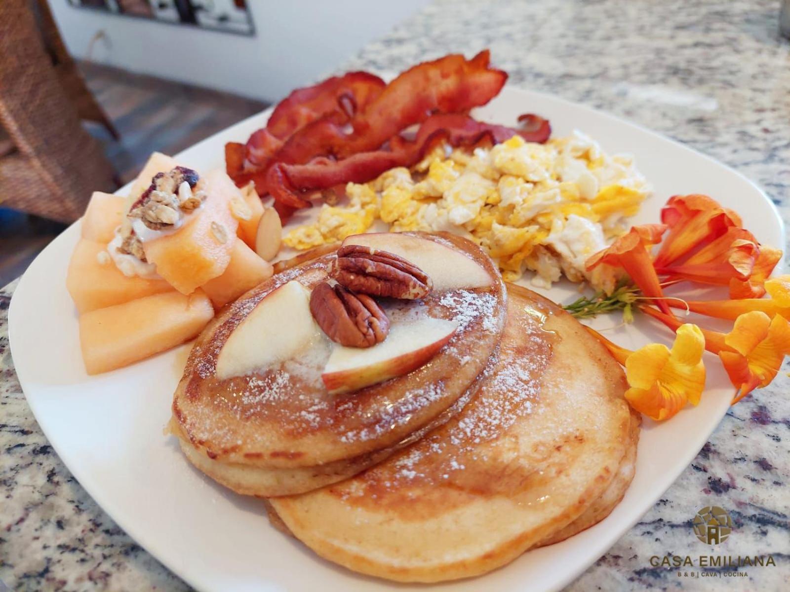 Casa Emiliana Bed & Breakfast บาเย เด กัวลาลูเป ภายนอก รูปภาพ